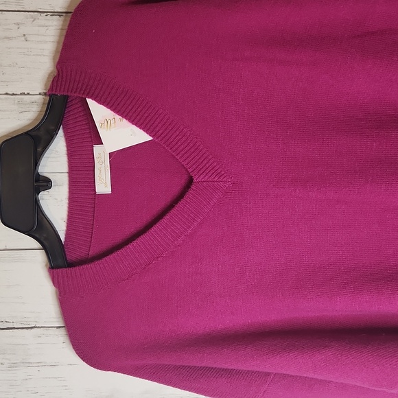 🎅NWT Uptown Ellie V-Neck Sweater in Rich Pink Large - Picture 5 of 7